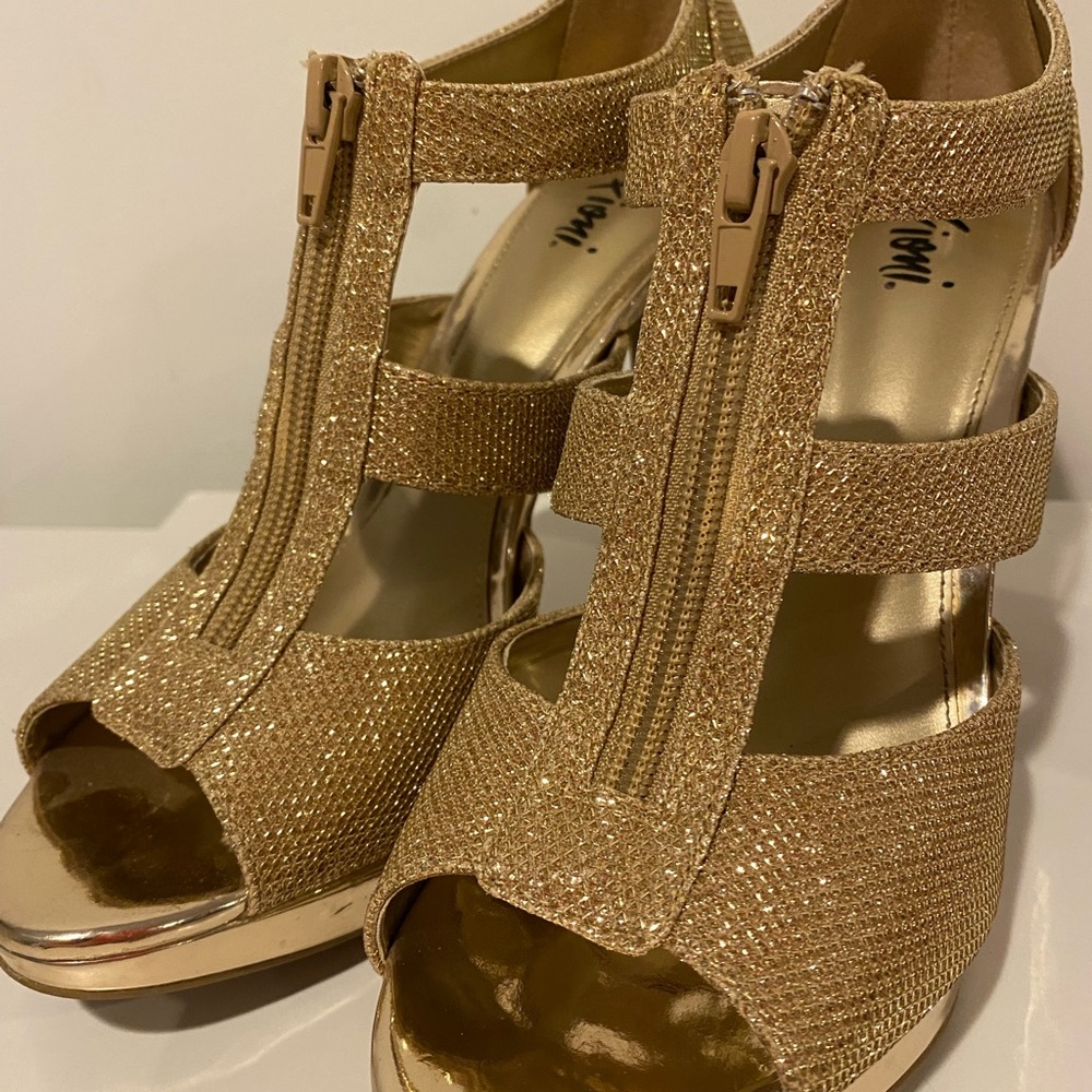 FIONI Clothing Gold Glitter Zip Heels